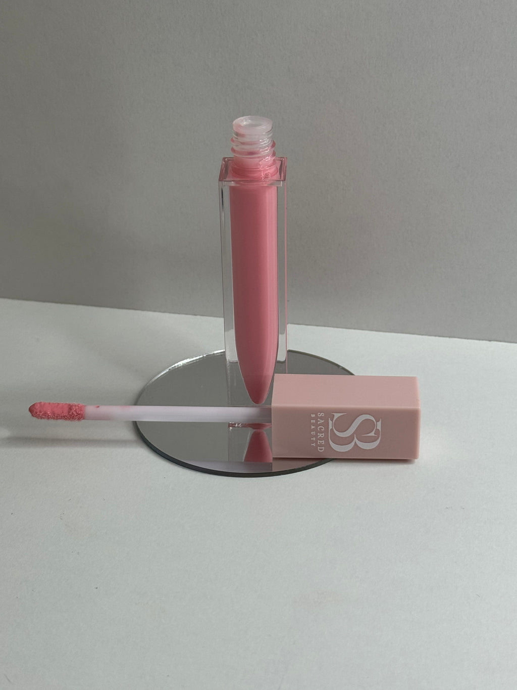 Hydrating Lip Gloss — Everyday Radiance